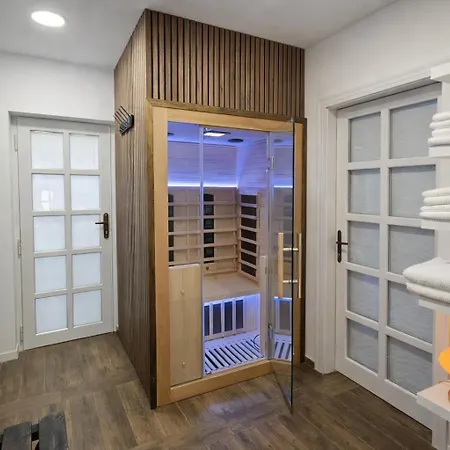 Four Bedroom Luxury By The With Infrasauna And Grill فيلة